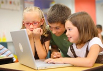 Kids-excited-on-laptop-Featured